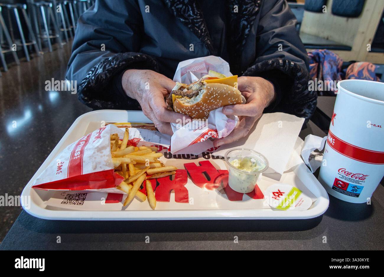 Primo piano del pranzo all'Hamburger Retaurang in Svezia. Foto: Bo Arrhed Foto Stock