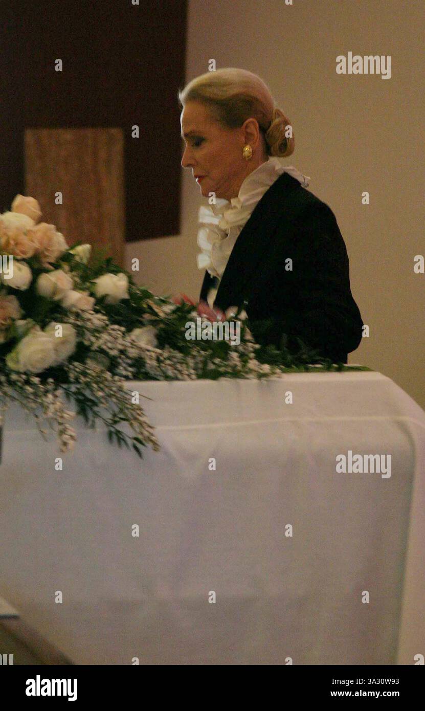 28 GENNAIO 2004 - WOODLAND HILLS, CALIFORNIA, USA - ANNE JEFFREYS -..SERVIZIO FUNEBRE PER ANN MILLER AL ST. CHIESA CATTOLICA DI MEL, WOODLAND HILLS, CA. ANN MILLER È NATA IL 12 APRILE 1923 ED È MORTA IL 22 GENNAIO 2004 -.01/28/2004 -. NINA PROMMER/ 2004.K35119NP(immagine di credito: © Globe Photos/ZUMAPRESS.com) Foto Stock