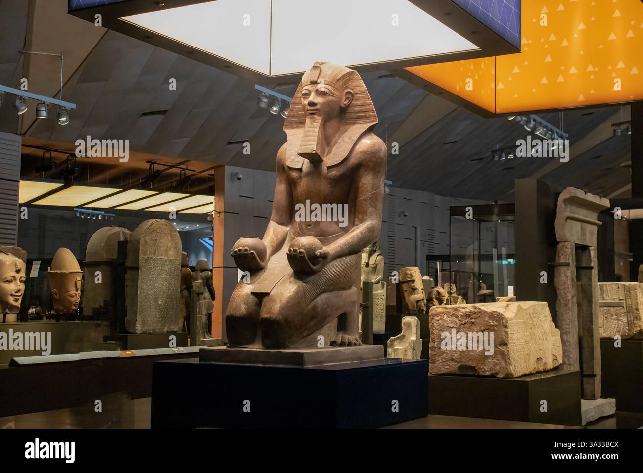 Antichità egizie nel grande Museo Egizio (GEM) Foto Stock