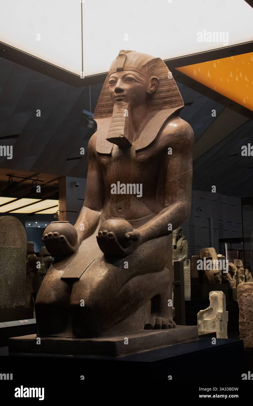Antichità egizie nel grande Museo Egizio (GEM) Foto Stock