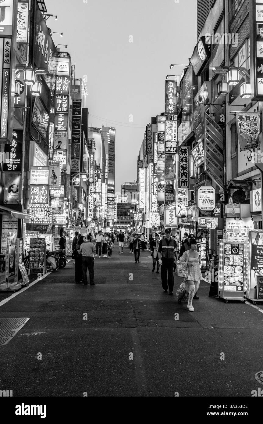 Shinjuku di notte Foto Stock