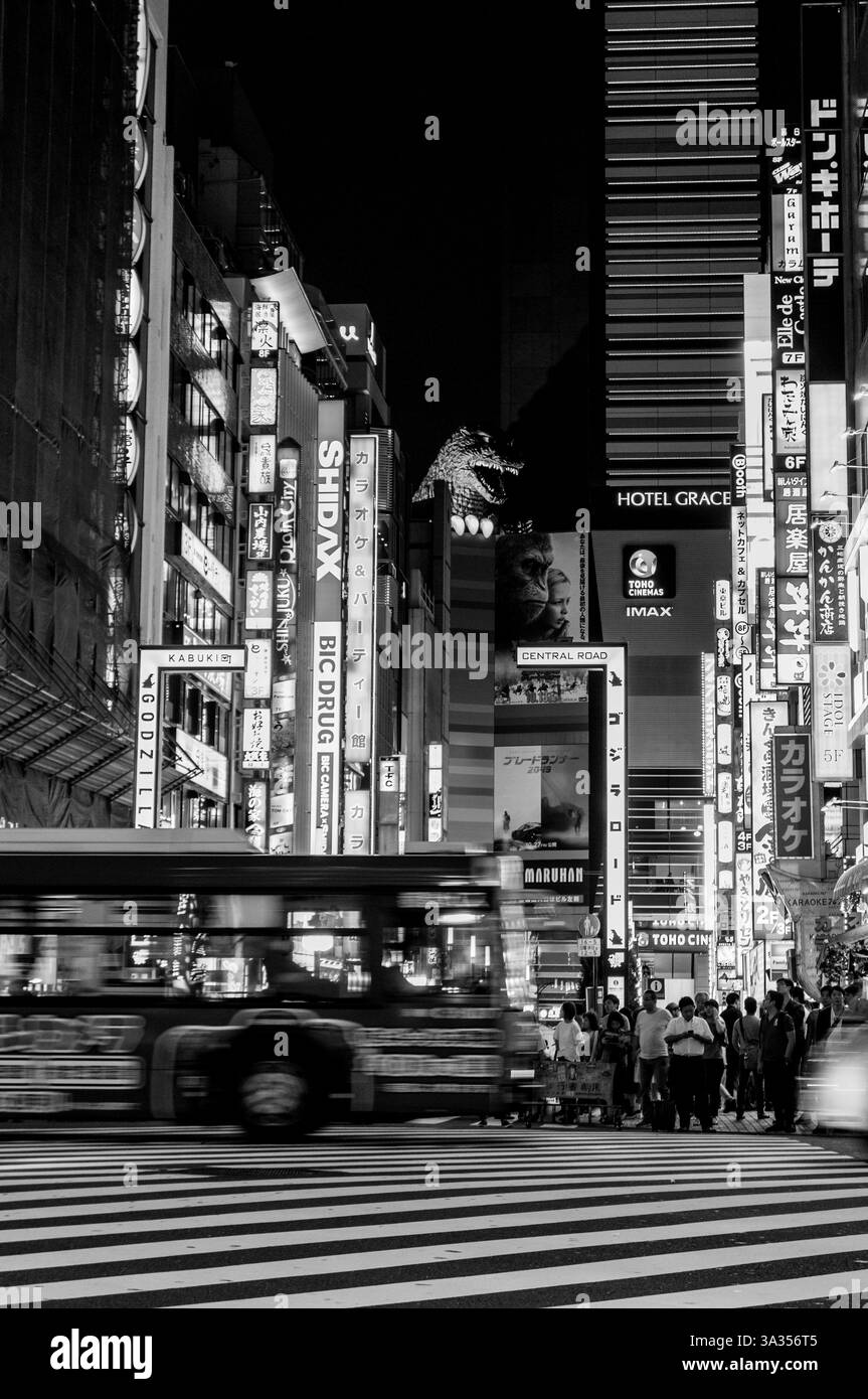 Shinjuku di notte Foto Stock