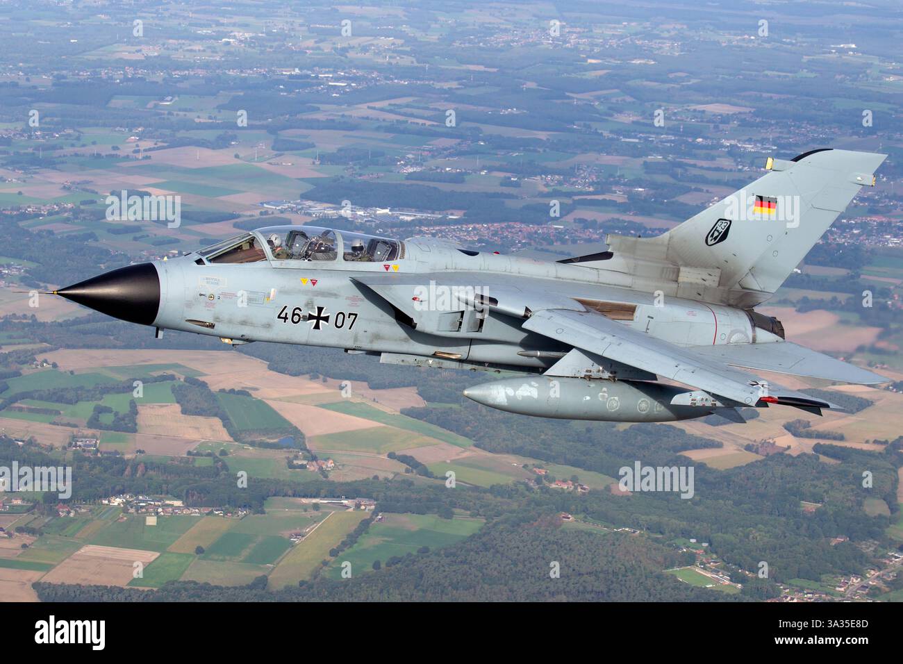 L'Air Force tedesca Panavia Tornado, Reg 4607, è un aereo da combattimento multiruolo, utilizzato dalla Luftwaffe per missioni di attacco, ricognizione e guerra elettronica. Le sue alette a sweep variabile offrono flessibilità per diverse esigenze operative. Foto Stock