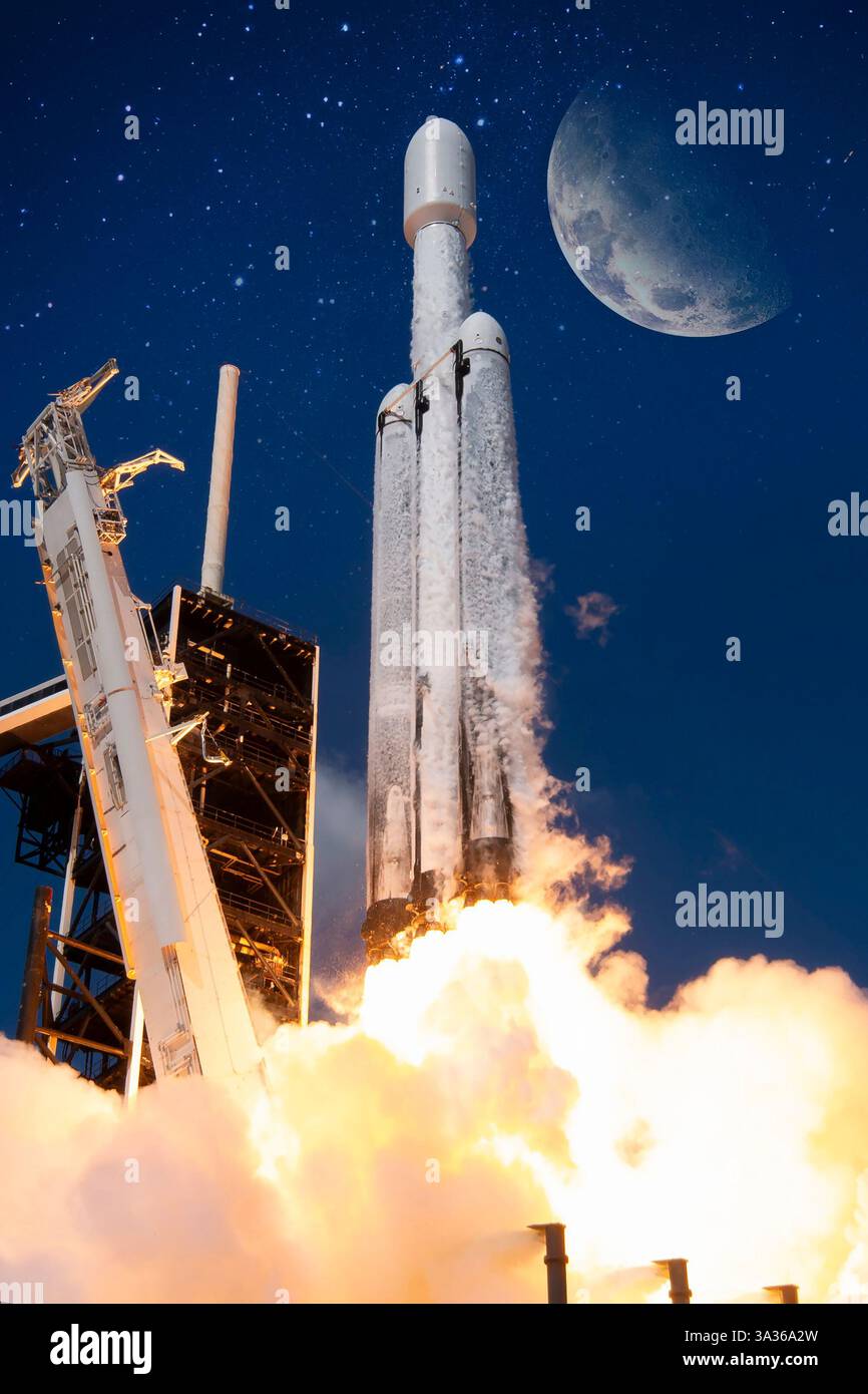Pranzo con razzo Un razzo SpaceX Falcon Heavy che trasporta ascensori per veicoli spaziali NASAs Europa Clipper con elementi lunari di questa immagine fornita dalla nasa Foto Stock