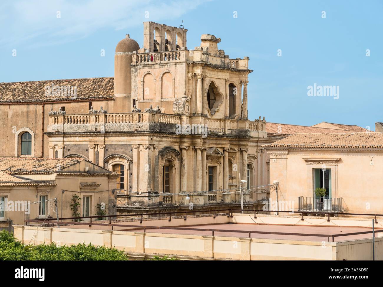 Veduta della Chiesa di San Carlo Borromeo nel centro storico di noto, provincia di Siracusa, Sicilia, Italia Foto Stock