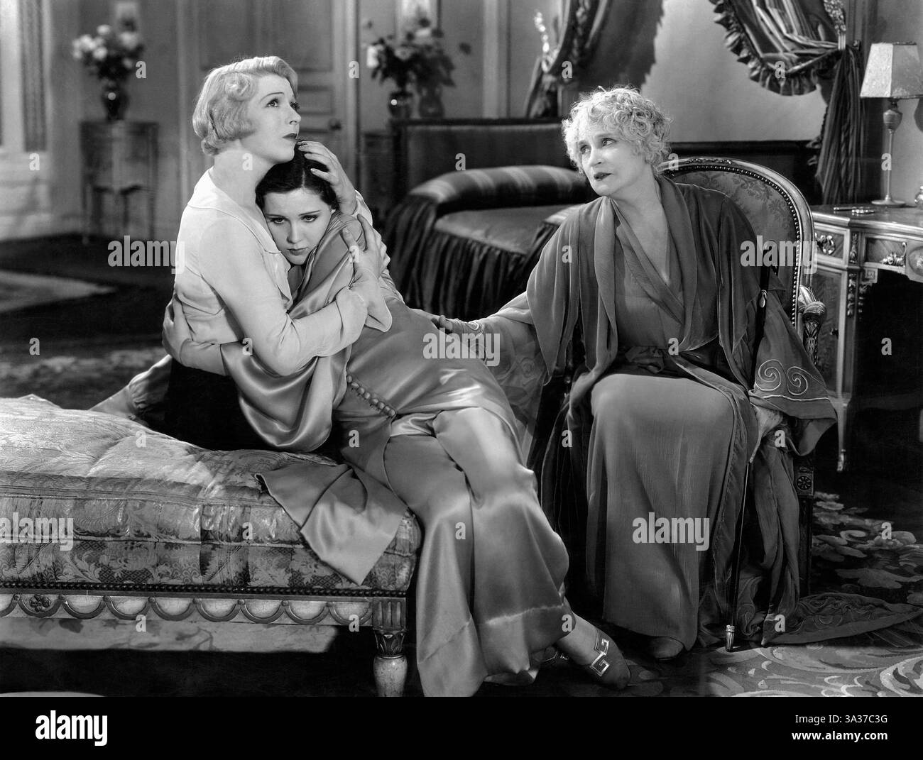 21 marzo 2006 - Ina Claire, Mary Brian, Henrietta Crosman, sul set del film, ''The Royal Family of Broadway'', 1930 (Credit Image: © Glasshouse/ZUMA Wire) Foto Stock