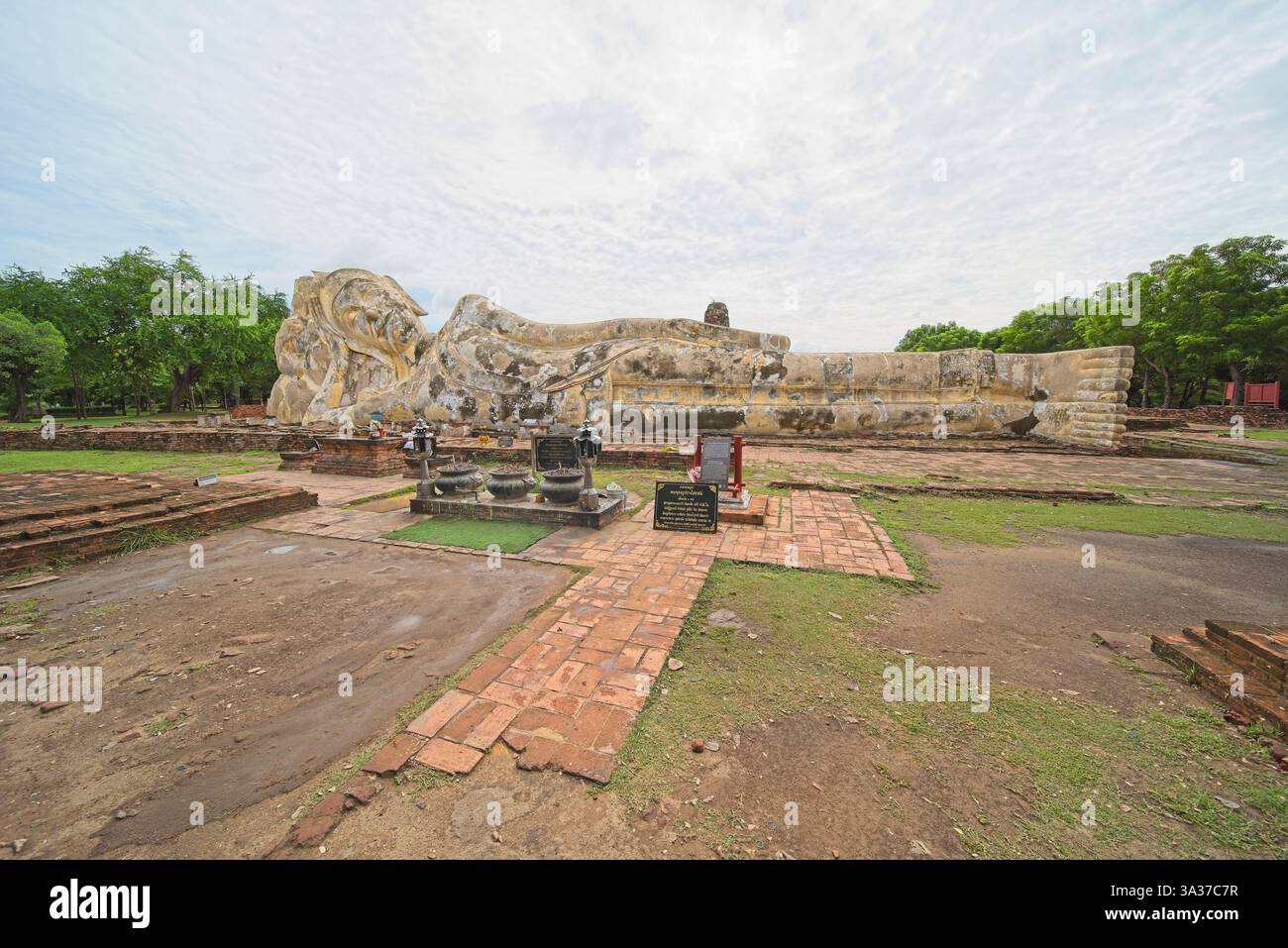 Wat Lokayasutharam ad Ayutthaya, Thailandia. Foto Stock