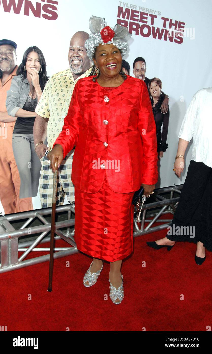 14 marzo 2008 - Hollywood, CA - Premeire mondiale di ''Tyler Perry's Meet the Browns'' presso l'Arclight Cineramadome di Hollywood, CA 03-13-2008...: Irma P. Hall.. James Diddick- 2008.K56935JDI.(immagine di credito: © Globe Photos/ZUMAPRESS.com) Foto Stock