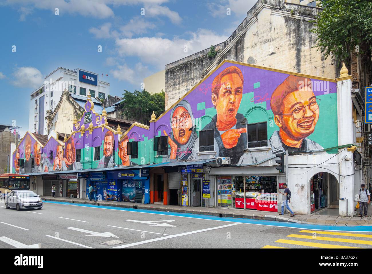 Leboh Pasar Besar, murale di diversi uomini e donne sul lato di un edificio a Kuala Lumpur, Malesia, nell'area di Chinatown Foto Stock