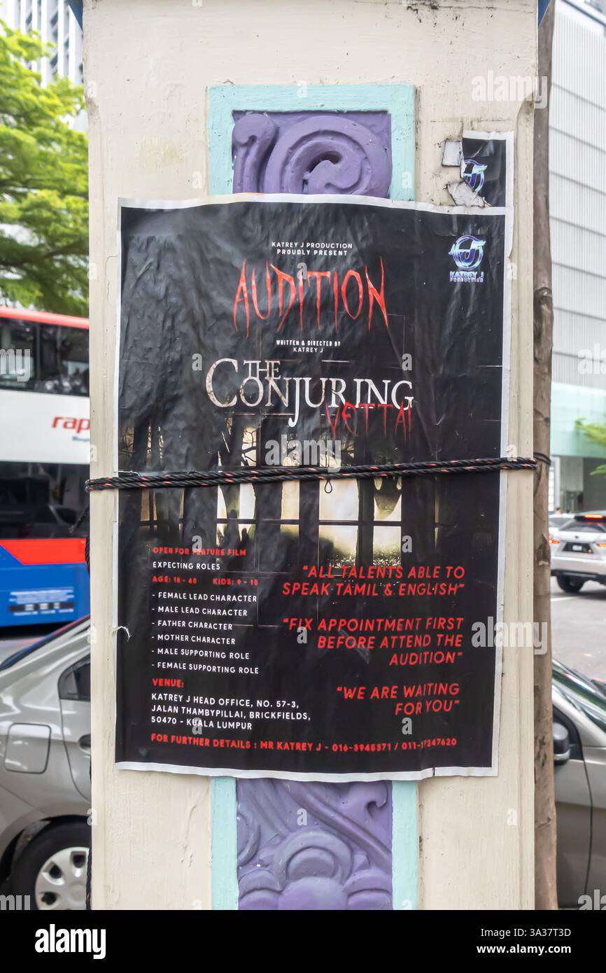 Audizioni pubblicitarie a poster per una produzione dal titolo "Conjuring". Il poster specifica che tali audizioni devono essere " parla tamil e inglese" Foto Stock