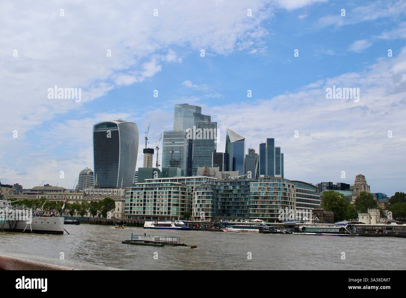 Vista dell'iconico edificio Walkie Talkie, sul Tamigi nel centro di Londra Foto Stock