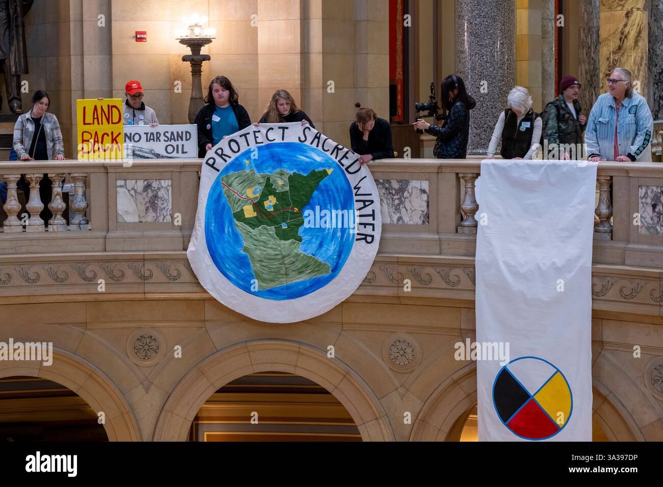 St. Paul, Minnesota. campidoglio. Il Rise and Repair Rally è una dimostrazione di forza per i movimenti di giustizia climatica e diritti indigeni a Minneso Foto Stock