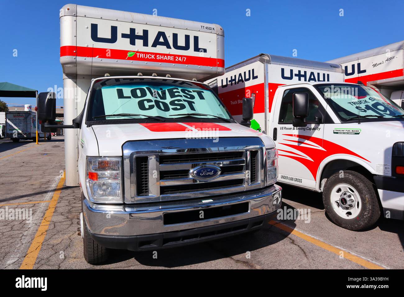 U-HAUL è un'azienda americana di noleggio di autocarri, rimorchi e automagazzini Foto Stock