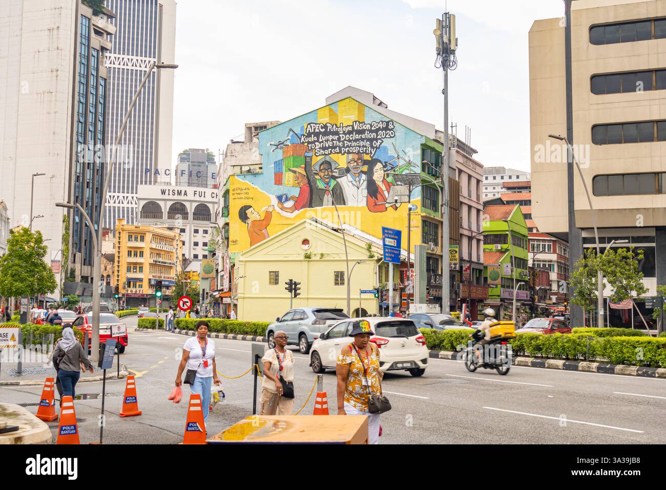 Kuala Lumpur murale di Edmund Low Yew Mun, Nestwo, in collaborazione con Unifi Mobile - Asia-Pacific Economic Cooperation (APEC) summit nel 2020 Foto Stock