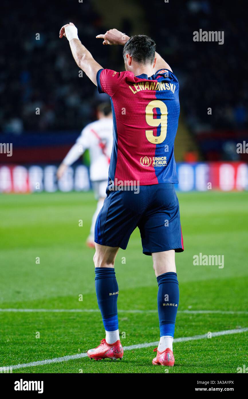 Barcellona, Spagna. 17 febbraio 2025. Lewandowski festeggia dopo aver segnato un gol durante la partita LaLiga EA Sports tra FC Barcelona e Rayo Val Foto Stock