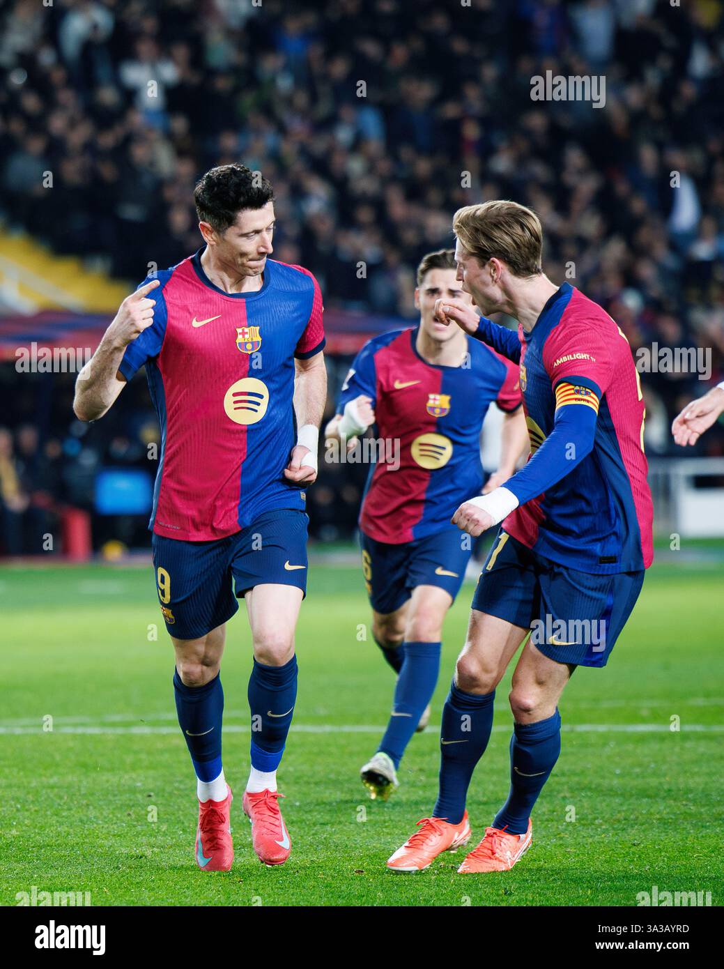 Barcellona, Spagna. 17 febbraio 2025. Lewandowski festeggia dopo aver segnato un gol durante la partita LaLiga EA Sports tra FC Barcelona e Rayo Val Foto Stock