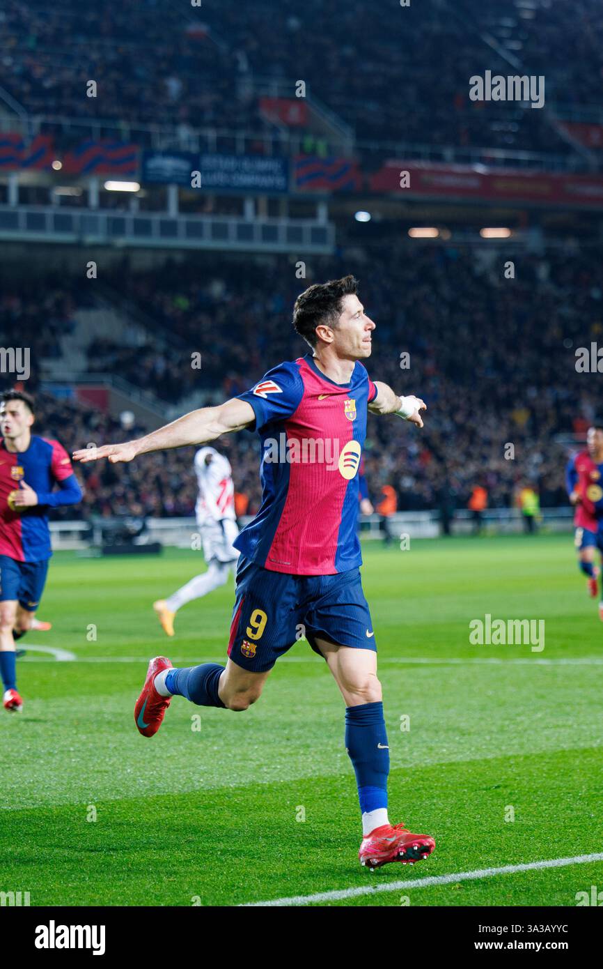 Barcellona, Spagna. 17 febbraio 2025. Lewandowski festeggia dopo aver segnato un gol durante la partita LaLiga EA Sports tra FC Barcelona e Rayo Val Foto Stock