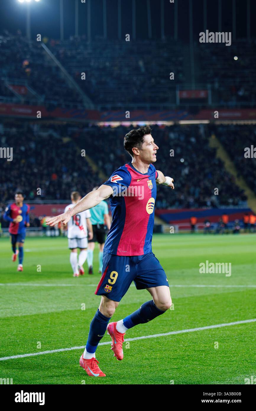 Barcellona, Spagna. 17 febbraio 2025. Lewandowski festeggia dopo aver segnato un gol durante la partita LaLiga EA Sports tra FC Barcelona e Rayo Val Foto Stock