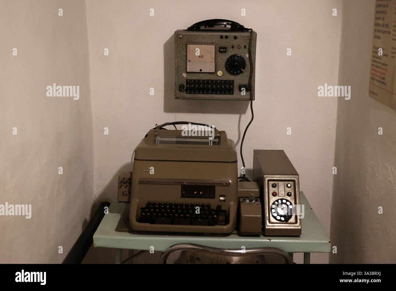 Attrezzature presso Bunk’Art 2 a Tirana, Albania Foto Stock Attrezzature presso Bunk’Art 2 a Tirana, Albania Foto Stock