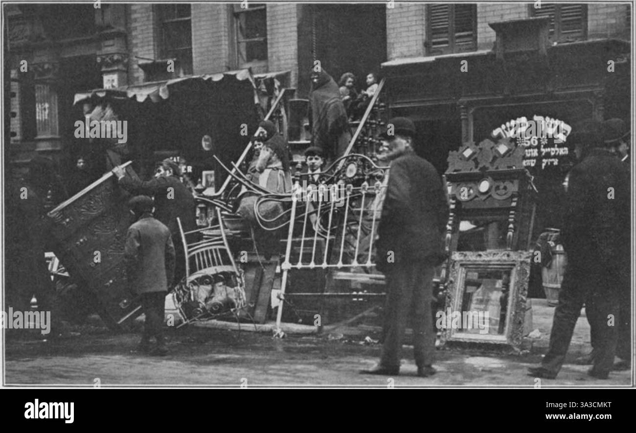 Sciopero degli affitti; diritti degli affittuari; New York City; crisi abitativa; controllo degli affitti; proteste di sfratto; alloggi a prezzi accessibili; controversie dei proprietari; attivismo della classe operaia; sindacati di inquilini; gentrificazione; signori della perdita; stabilizzazione degli affitti; giustizia economica; proteste urbane; età; XIX secolo; XX secolo; 1900; 1900; 1910 Foto Stock