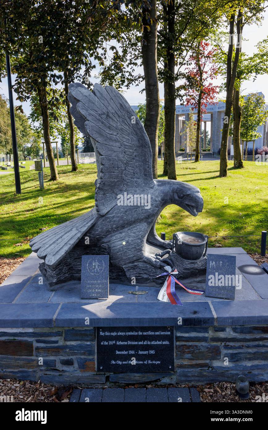 Eagle Memorial alla US Army Airborne Division, seconda guerra mondiale, Bastogne, Belgio Foto Stock