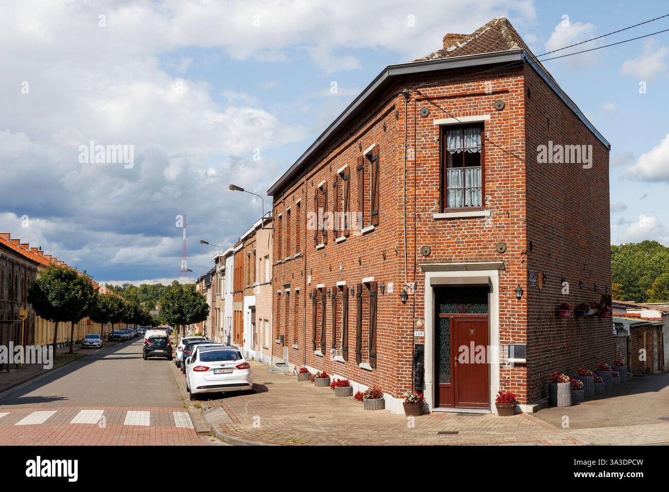 Case in mattoni rossi, museo minerario di Bois-du-Luc, Ecomusee du Bois-du-Luc, Houdeng-Aimeries, Wallonie, Belgio Foto Stock