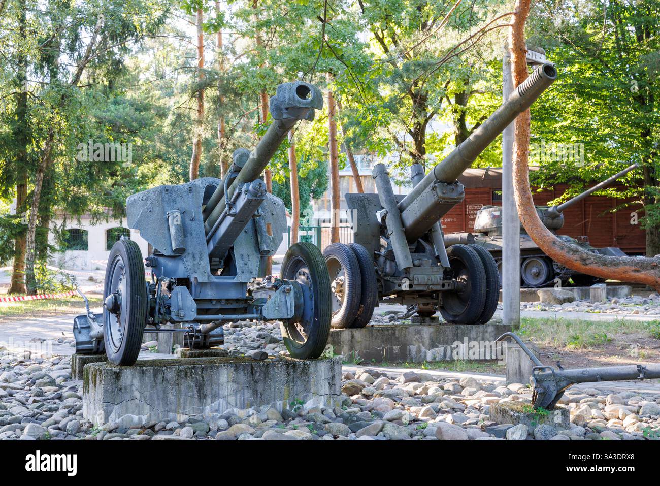 Cannone Howitzer dell'esercito sovietico in una mostra di armi al Museo della rivolta nazionale slovacca, Banska Bystrica, Slovacchia Foto Stock