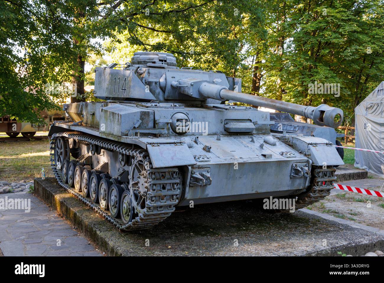 Carro armato sovietico Stredny parte del Museo della rivolta nazionale slovacca, Banska Bystrica, Slovacchia Foto Stock