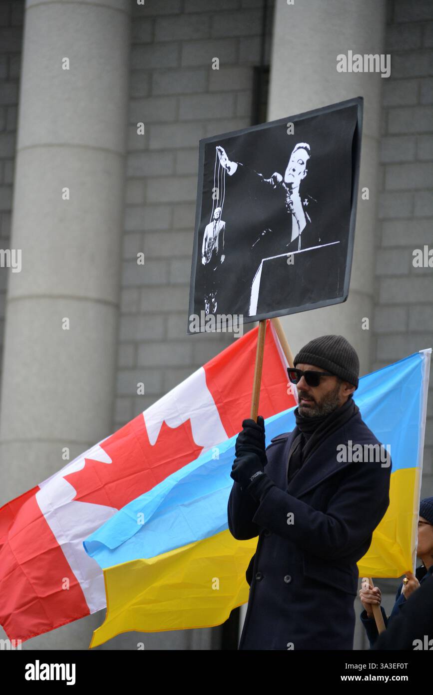 Ferma i tagli contro i tagli DEL DOGE ai finanziamenti federali a Lower Manhattan. Foto Stock