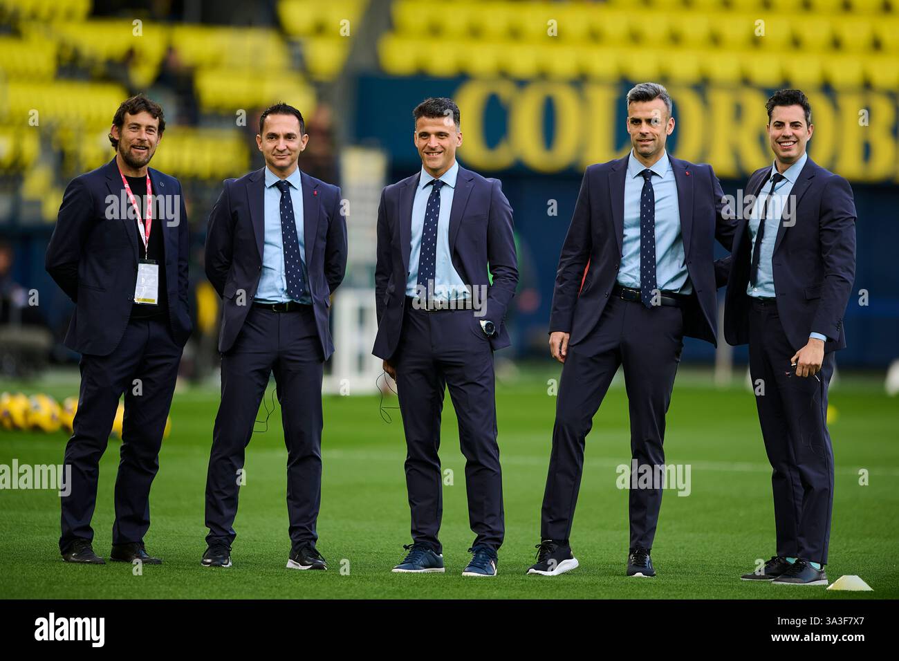 VILLARREAL, SPAGNA - 15 MARZO: L'arbitro Jesus Gil Manzano guarda prima della partita LaLiga EA Sports tra Villarreal FC e Real Madrid all'Estadio de la ceramica il 15 marzo 2025 a Villarreal, Spagna. (Foto di Francisco Macia/Photo Players Images/Magara Press) Foto Stock