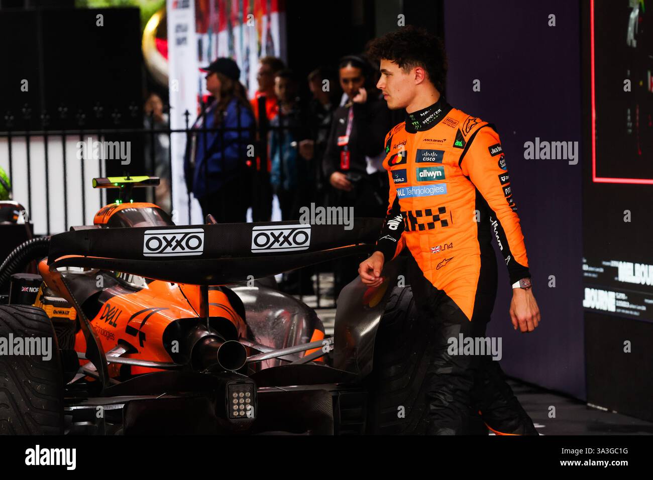 NORRIS Lando (gbr), McLaren F1 Team MCL39, ritratto durante il Gran Premio d'Australia di Formula 1 Louis Vuitton 2025, 1° round del Campionato del mondo di Formula 1 FIA 2025 dal 14 al 16 marzo 2025 sull'Albert Park Grand Prix Circuit, a Melbourne, Australia Foto Stock