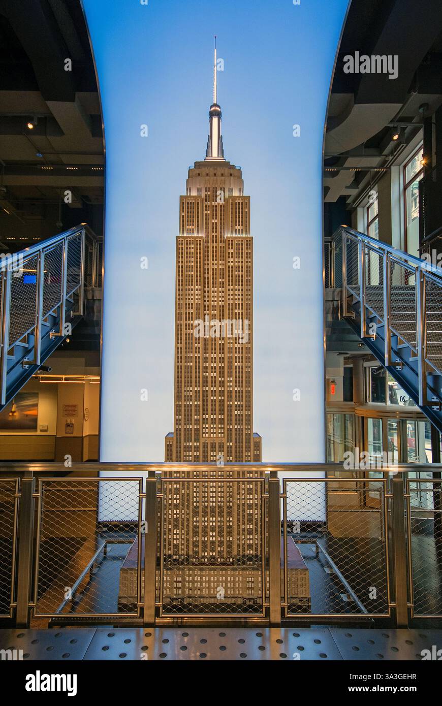 Modello in scala dell'Empire State Building all'interno del famoso grattacielo, Manhattan, New York City, USA Foto Stock