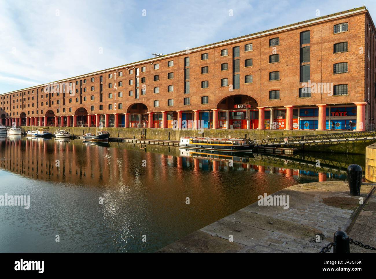 Galleria d'arte Tate Liverpool, Albert Dock, Pier Head, Liverpool, Inghilterra, REGNO UNITO Foto Stock