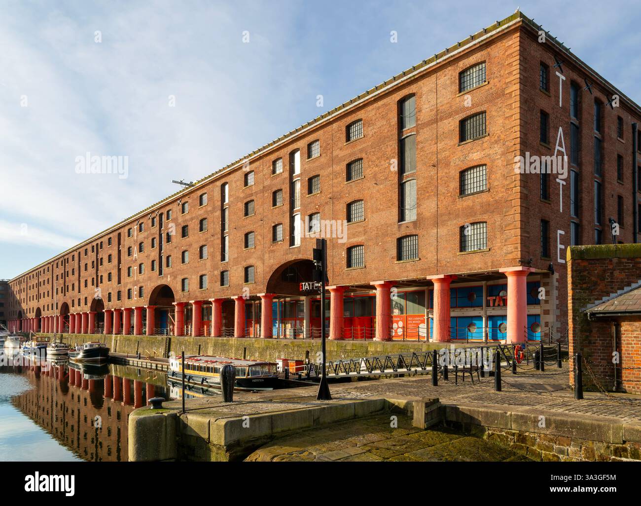 Galleria d'arte Tate Liverpool, Albert Dock, Pier Head, Liverpool, Inghilterra, REGNO UNITO Foto Stock
