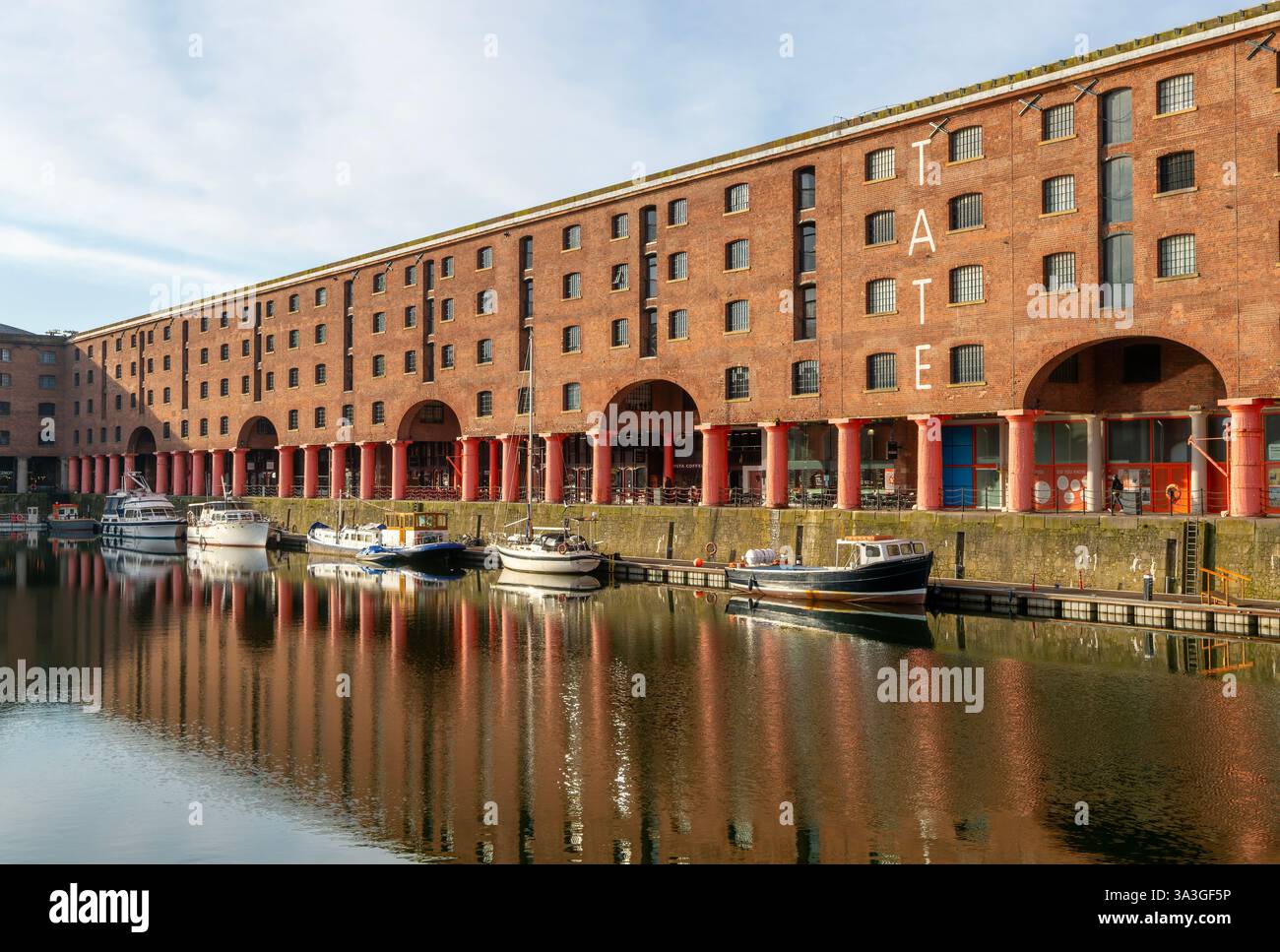 Galleria d'arte Tate Liverpool, Albert Dock, Pier Head, Liverpool, Inghilterra, REGNO UNITO Foto Stock