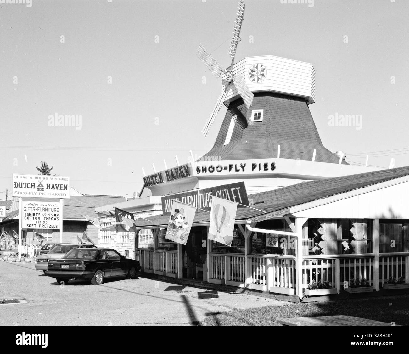 Dutch Haven, 2857A Lincoln Highway East, Ronks, Lancaster County, Pennsylvania, circa 1980 Foto Stock