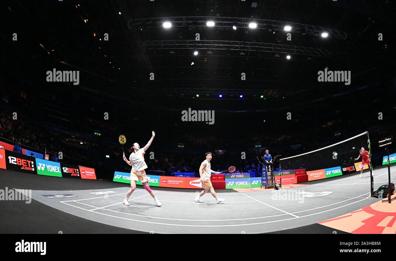Utilita Arena, Birmingham, Regno Unito. 16 marzo 2025. 2025 YONEX All England Open Badminton Championships giorno 6; Mixed Doubles Final, GUO Xin Wa (CHN) e CHEN Fang Hui (CHN) contro FENG Yan Zhe (CHN) e WEI Ya Xin (CHN), CHEN Fang Hui gioca un colpo Credit: Action Plus Sports/Alamy Live News Foto Stock