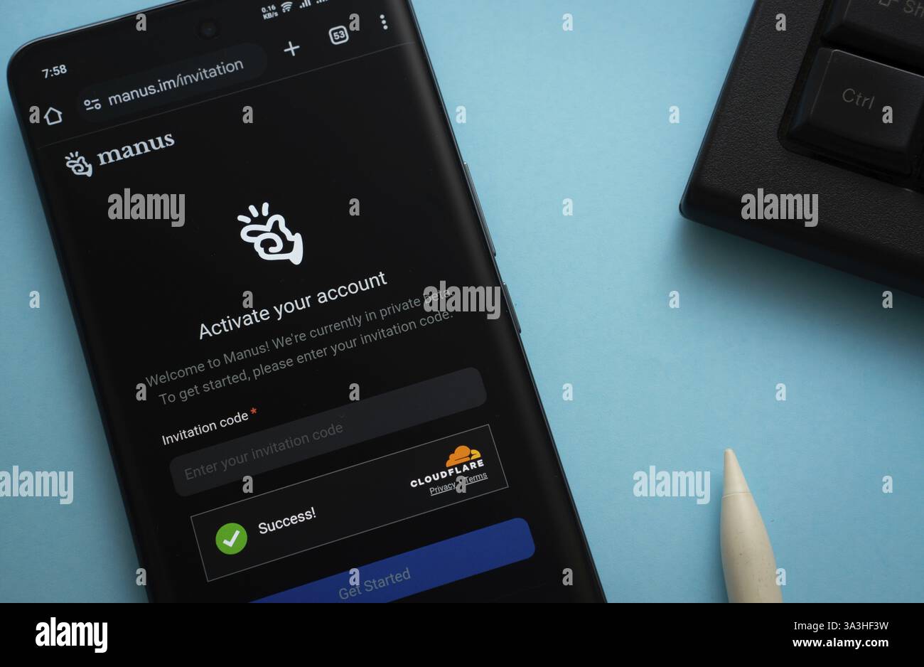 La homepage di Manus ai è visibile su uno smartphone Foto Stock