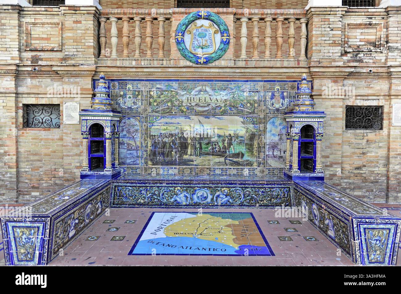 Plaza de Espana a Siviglia, Siviglia, Andalusia, Spagna, Europa, piastrelle in ceramica con murale storico vivo a Huelva, Europa Foto Stock