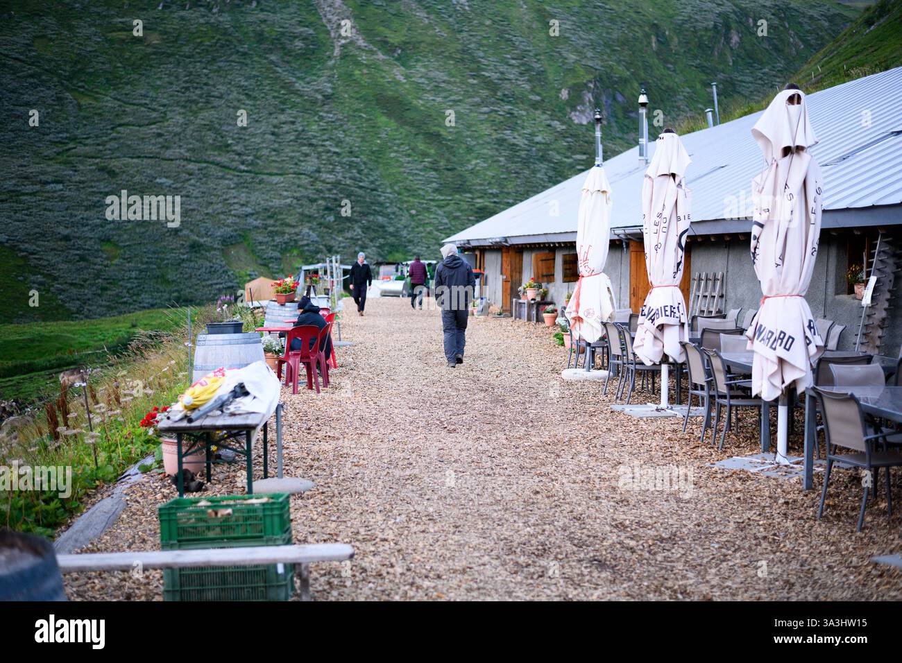 Il rifugio la Peule è il luogo ideale per scoprire la produzione artigianale di raclette, toma e burro, Svizzera. Foto Stock