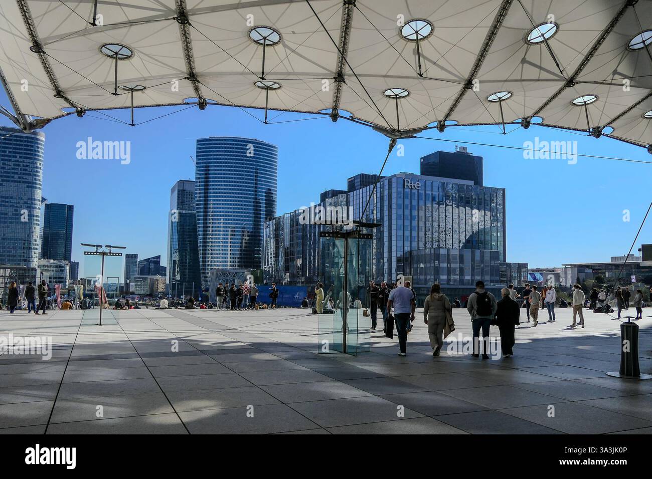 Parigi, Francia, 6 marzo 2025. RTE, l’operatore francese della rete di trasmissione dell’energia elettrica, svolge una missione di servizio pubblico: Garantire l’approvvigionamento Foto Stock