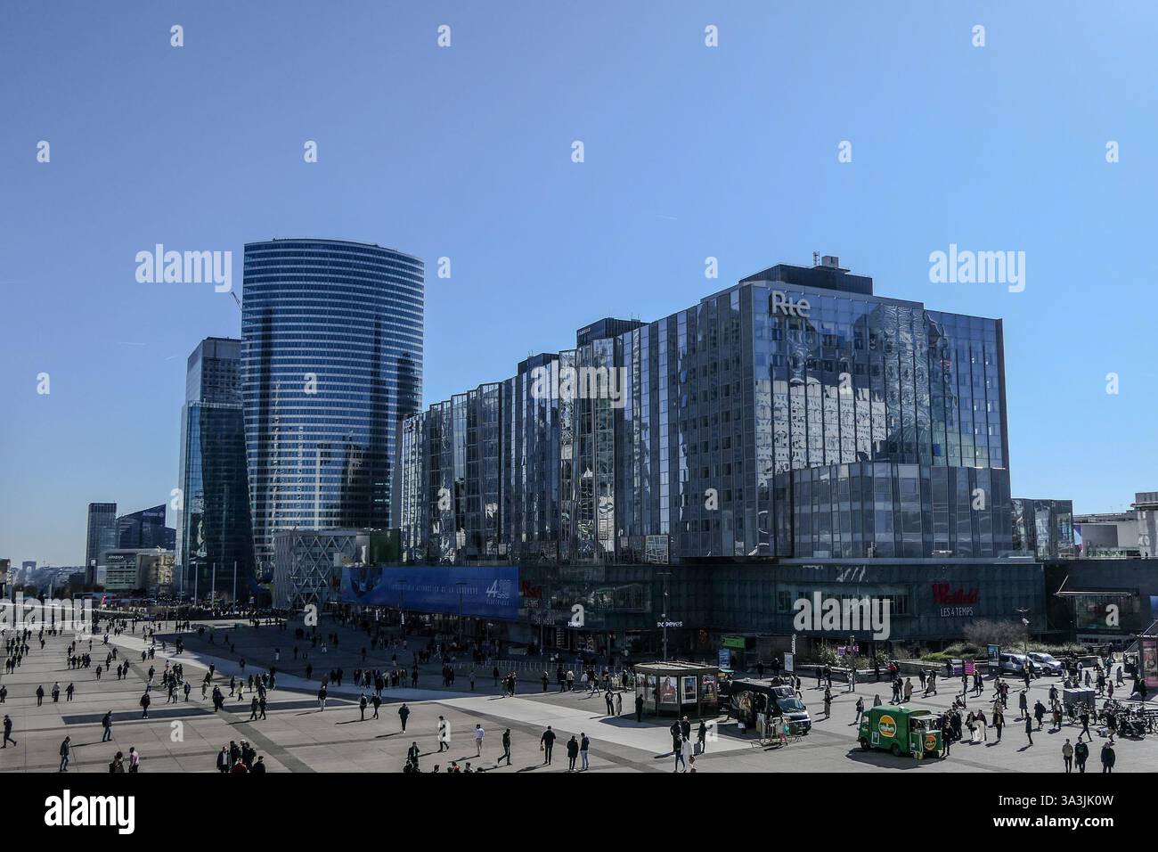 Parigi, Francia, 6 marzo 2025. RTE, l’operatore francese della rete di trasmissione dell’energia elettrica, svolge una missione di servizio pubblico: Garantire l’approvvigionamento Foto Stock