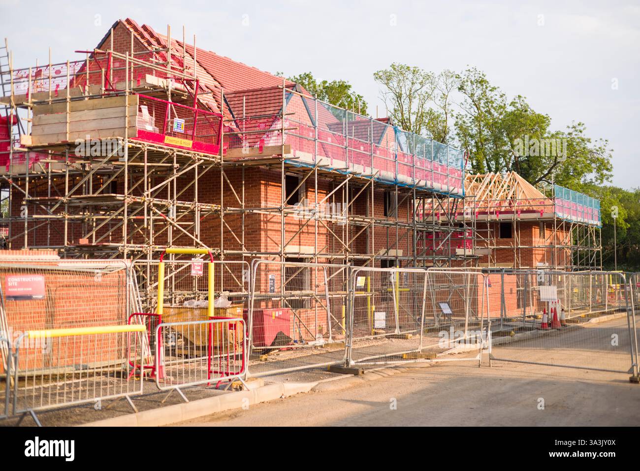 Buckinghamshire, Regno Unito - 18 maggio 2024. Case di nuova costruzione in costruzione in sviluppo abitativo, Regno Unito Foto Stock