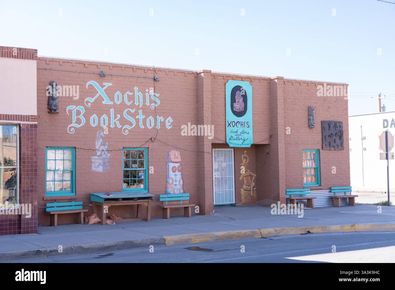 Truth or Consequences New Mexico - 8 dicembre 2024: The Facade of an Independent Book Store in Truth or Consequences New Mexico Foto Stock