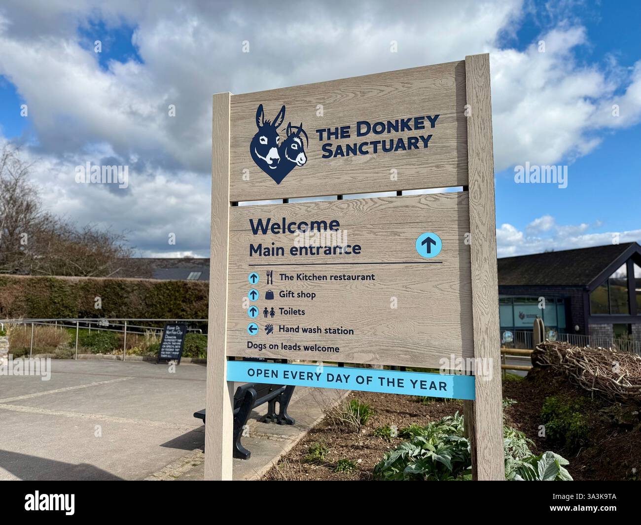 Cartello d'ingresso - Santuario dell'asino, Sidmouth - Immagine stock catturata con smartphone