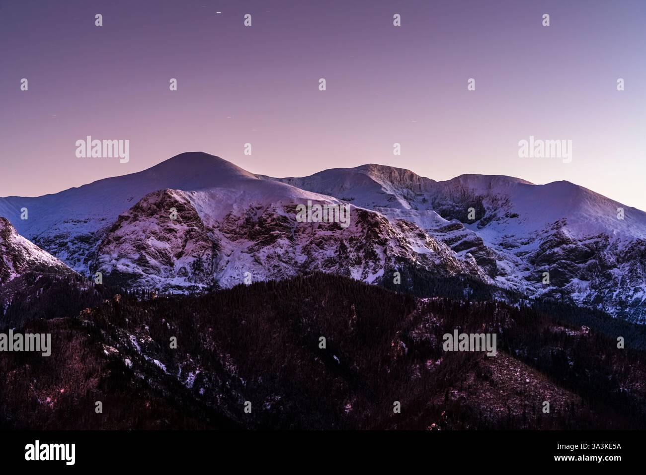 Primo giorno dell'inverno 2024 sui monti Tatra Foto Stock