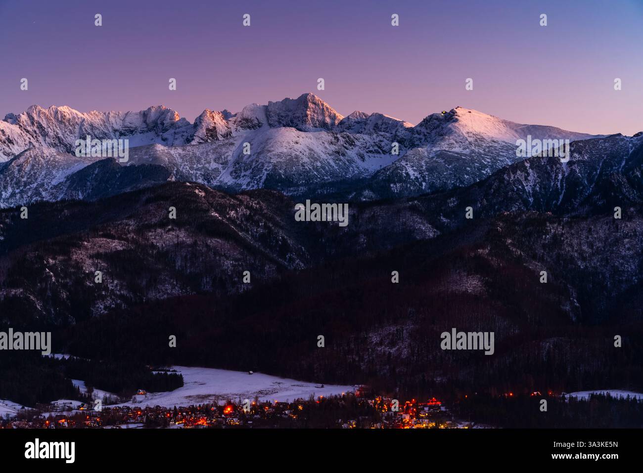 Primo giorno dell'inverno 2024 sui monti Tatra Foto Stock