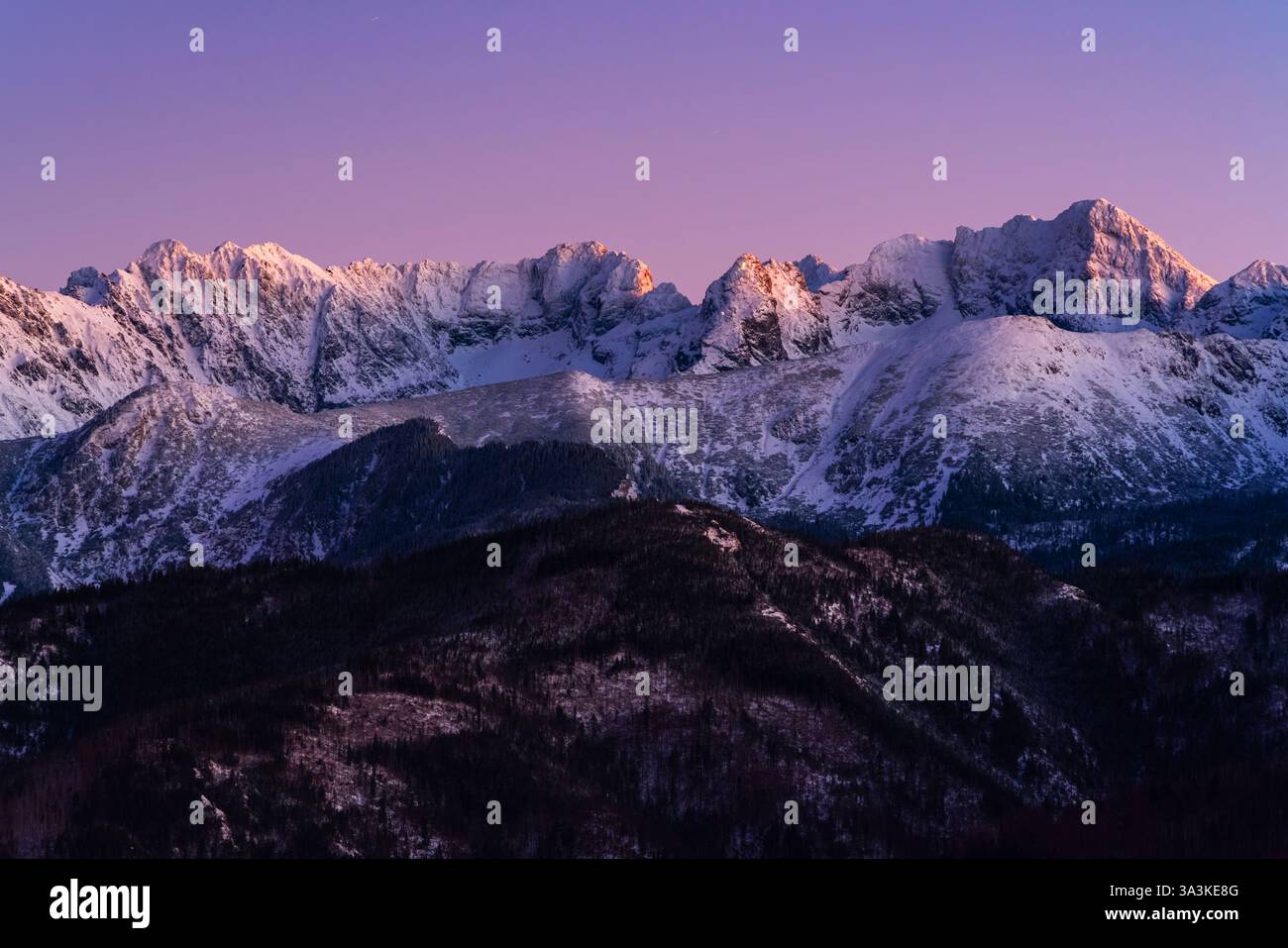 Primo giorno dell'inverno 2024 sui monti Tatra Foto Stock
