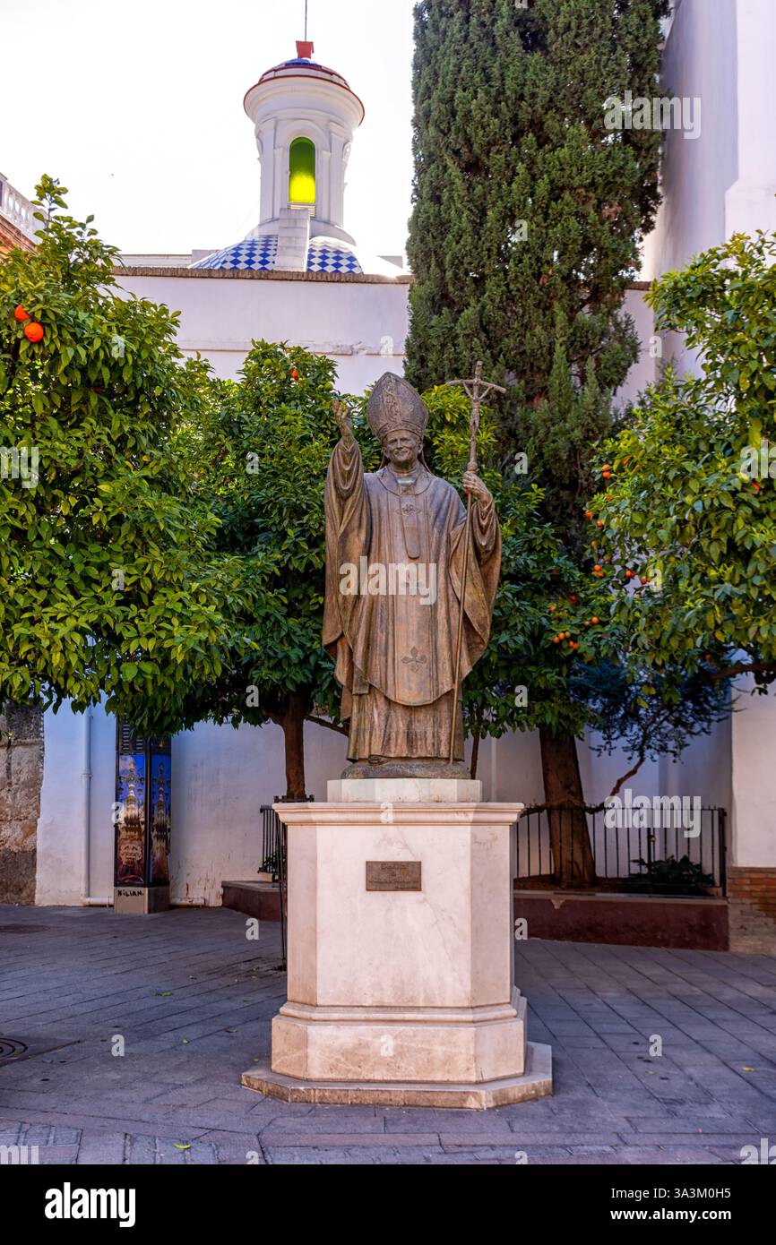 Statua in onore di San Giovanni Paolo II a Siviglia, Spagna Foto Stock