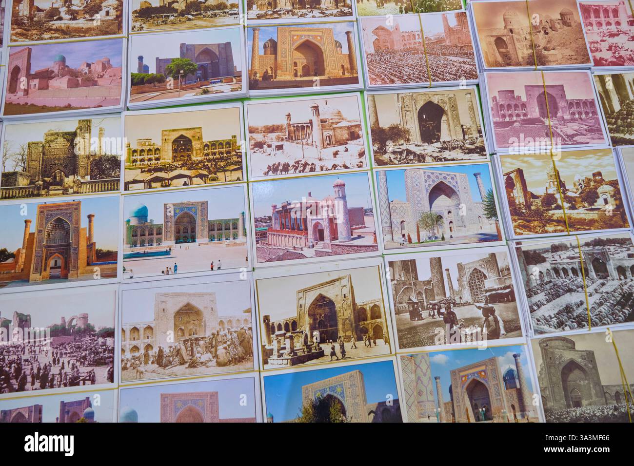 Cartoline di vecchie immagini in bianco e nero, seppia e a colori del Registan. Al mercato locale, Siyob Bazar, a Samarcanda, Uzbekistan. Foto Stock